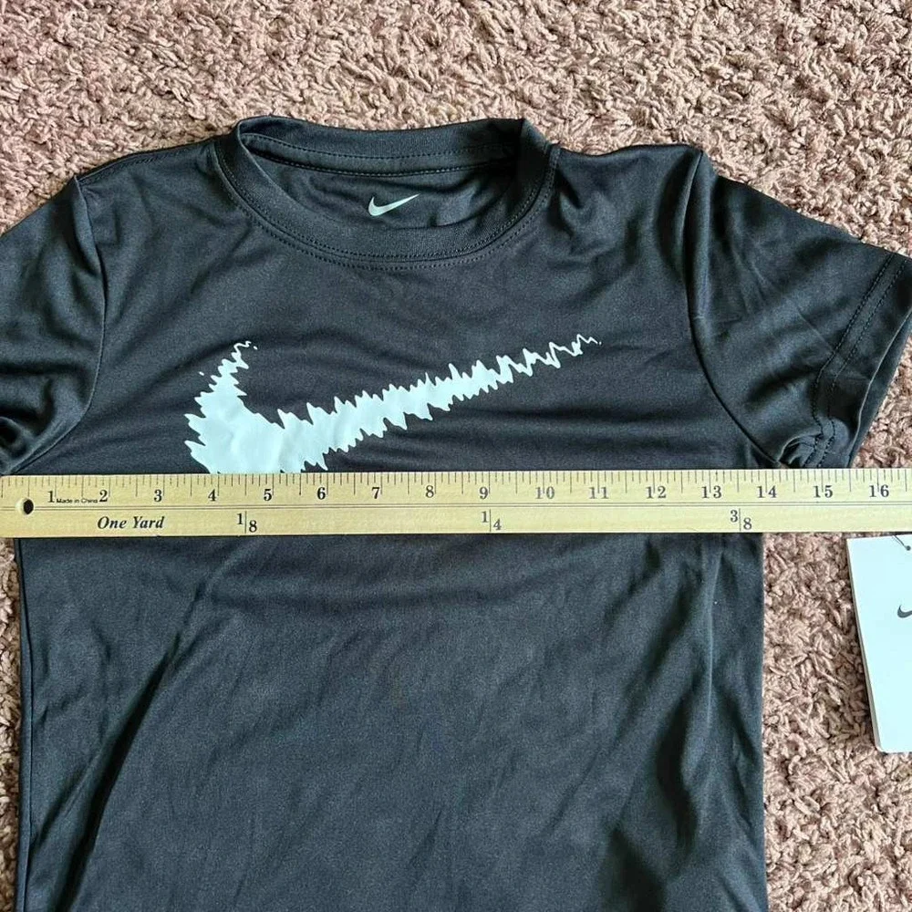Nike Boys Dri-FIT‎ Black Graphic Swoosh T-Shirt Size 6 86K690-023 NWT